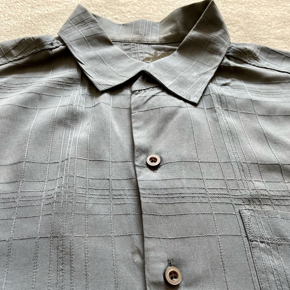 Tommy Bahama 100% silk shirt (M) - good condition.